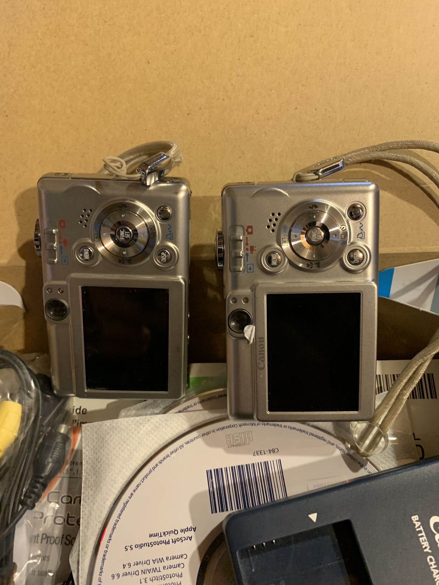 Canon Power Shot Digital Cameras SD400 (2)