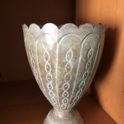 HOSLEY Metal Bowl/Vase With Scalloped Edges 