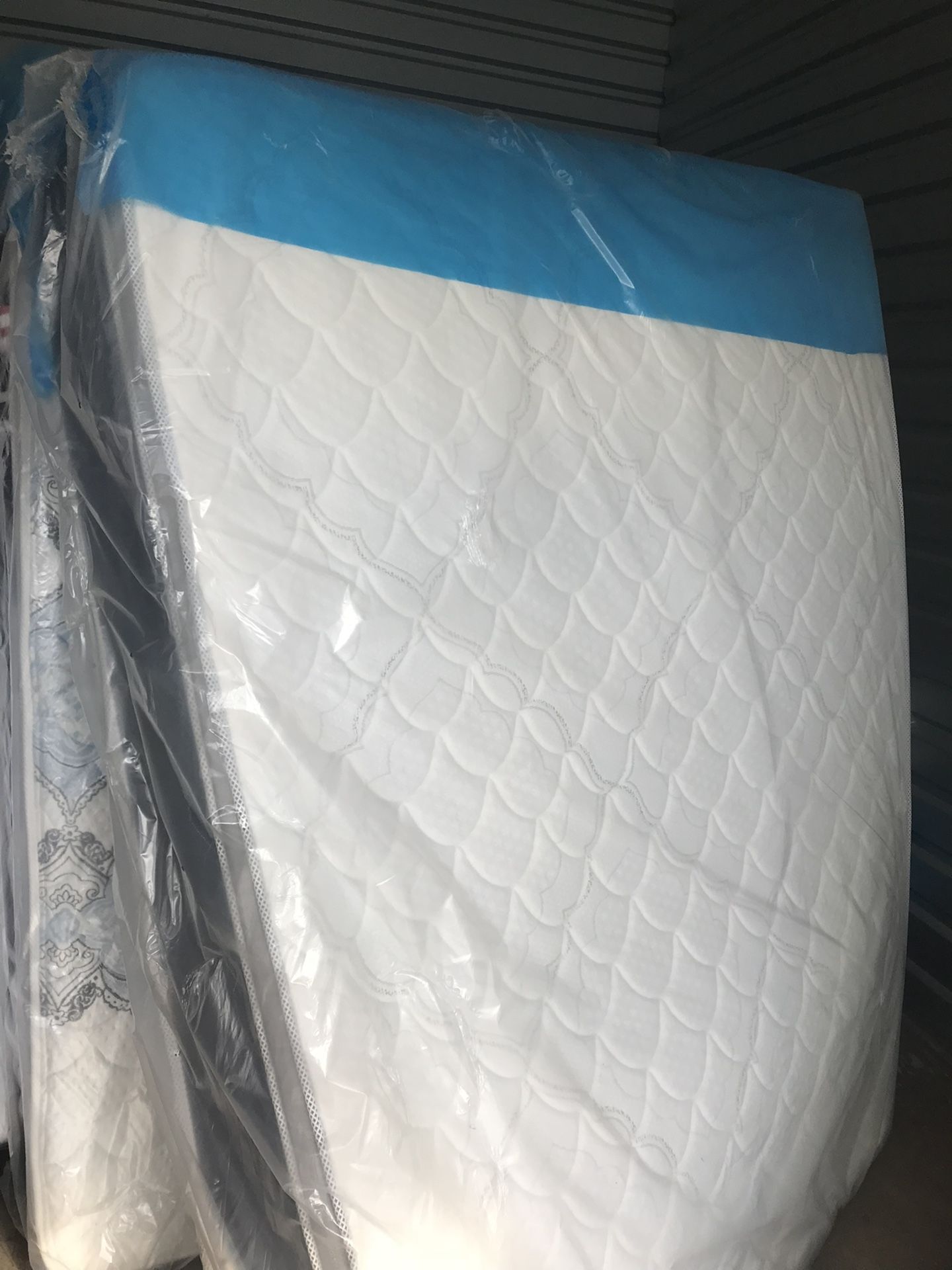 Mattresses: twin full  queen regular  Colchon Nuevo Colchones plush or pillow top available cama bed mattress