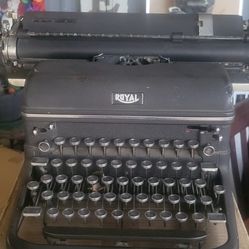 Antique Royal Typewriter