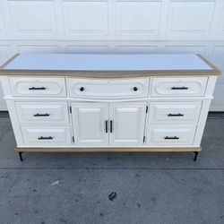 Stanley Furniture Buffet Or Dresser  9 Drawer 2 Cabinet
