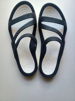 Croc sandals size 4. Brand new.