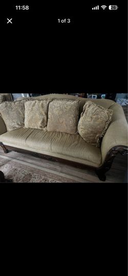 Traditional Wood Frame Sofa with Throw Pillows
