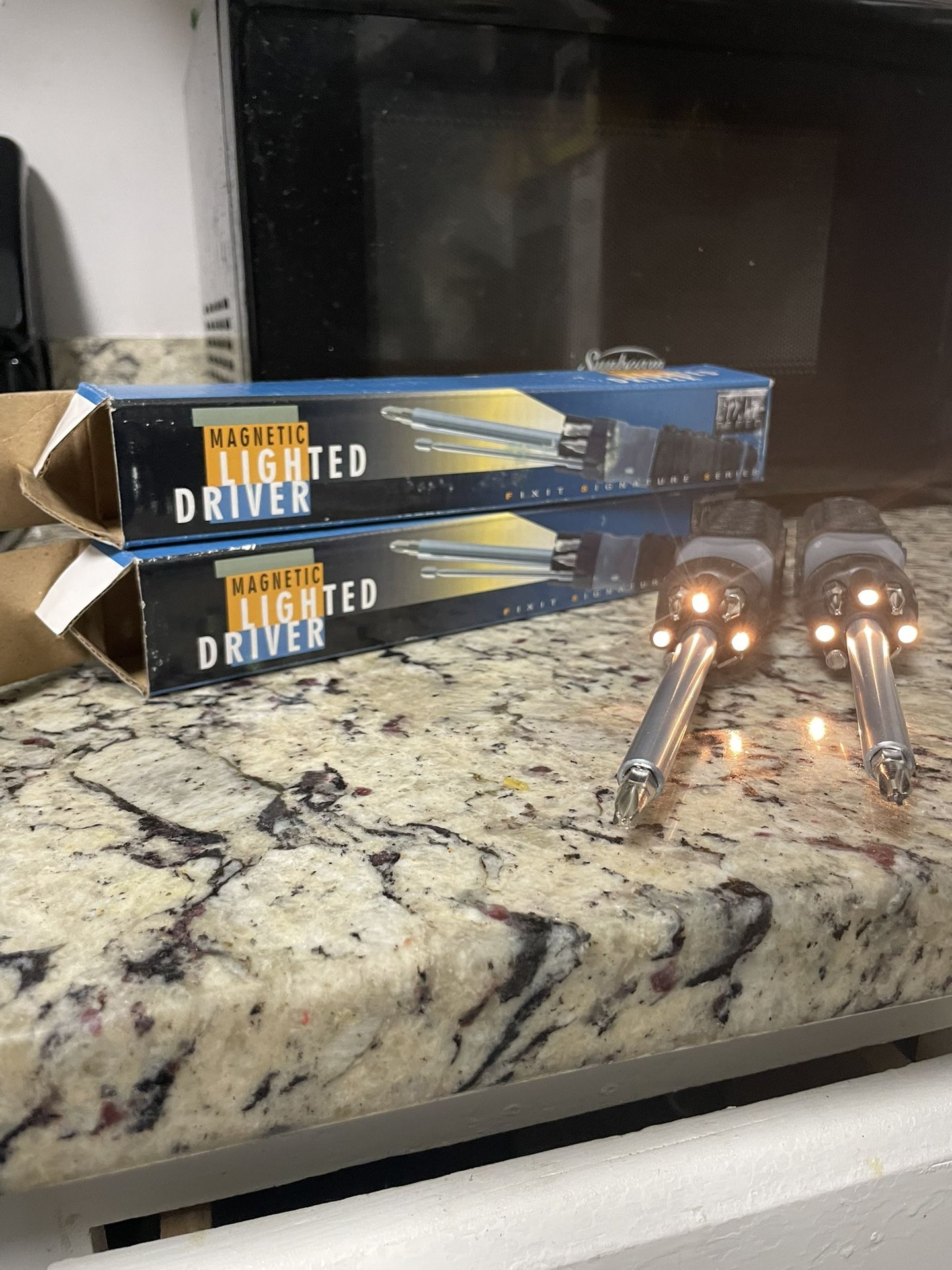 Screw driver set. Lights up
