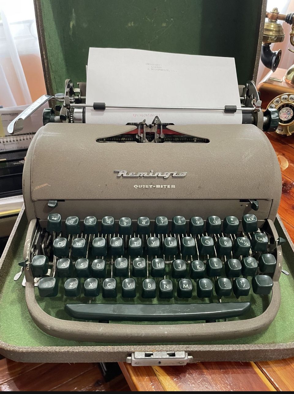 Remington 1936 Quite Ritter Type Writer. It’s Working . Like New Condition . Hard Case FIRM PRICE  DON’T Ask For Best Offer