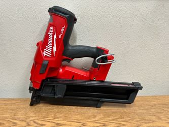 Milwaukee 2744-20 M18 FUEL 3-1/2 in. 18-Volt 21-Degree Lithium-Ion Brushless Cordless Framing Nailer (Tool-Only)
