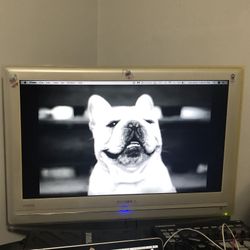 Hitachi 32” Ultravision HDTV Monitor w. Stand