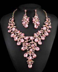 Quinceañera Pink Necklace Set