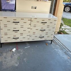 Dresser With 6 Drawers
