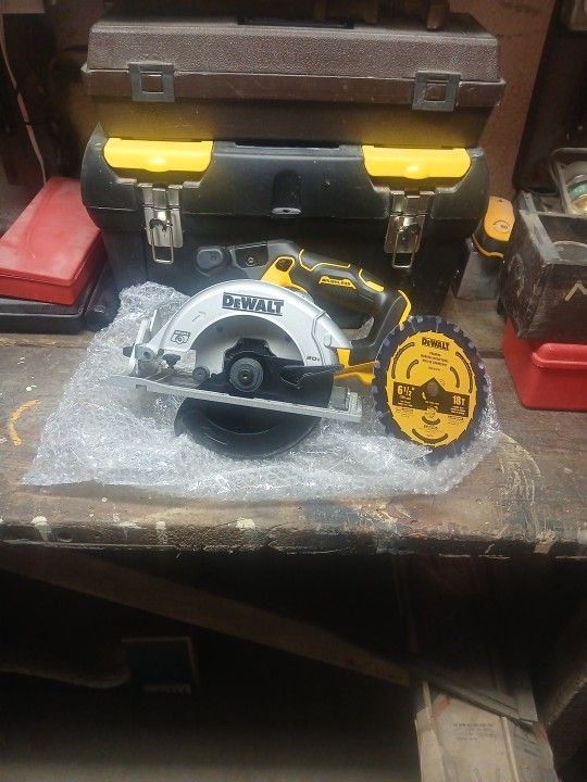 20V BRUSHLESS DEWALT CIRCULAR SAW BRAND NEW