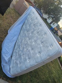 Full size. Matress, boxspring and frame