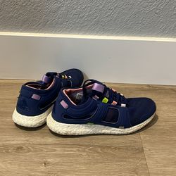 Womens adidas soes size 6.5