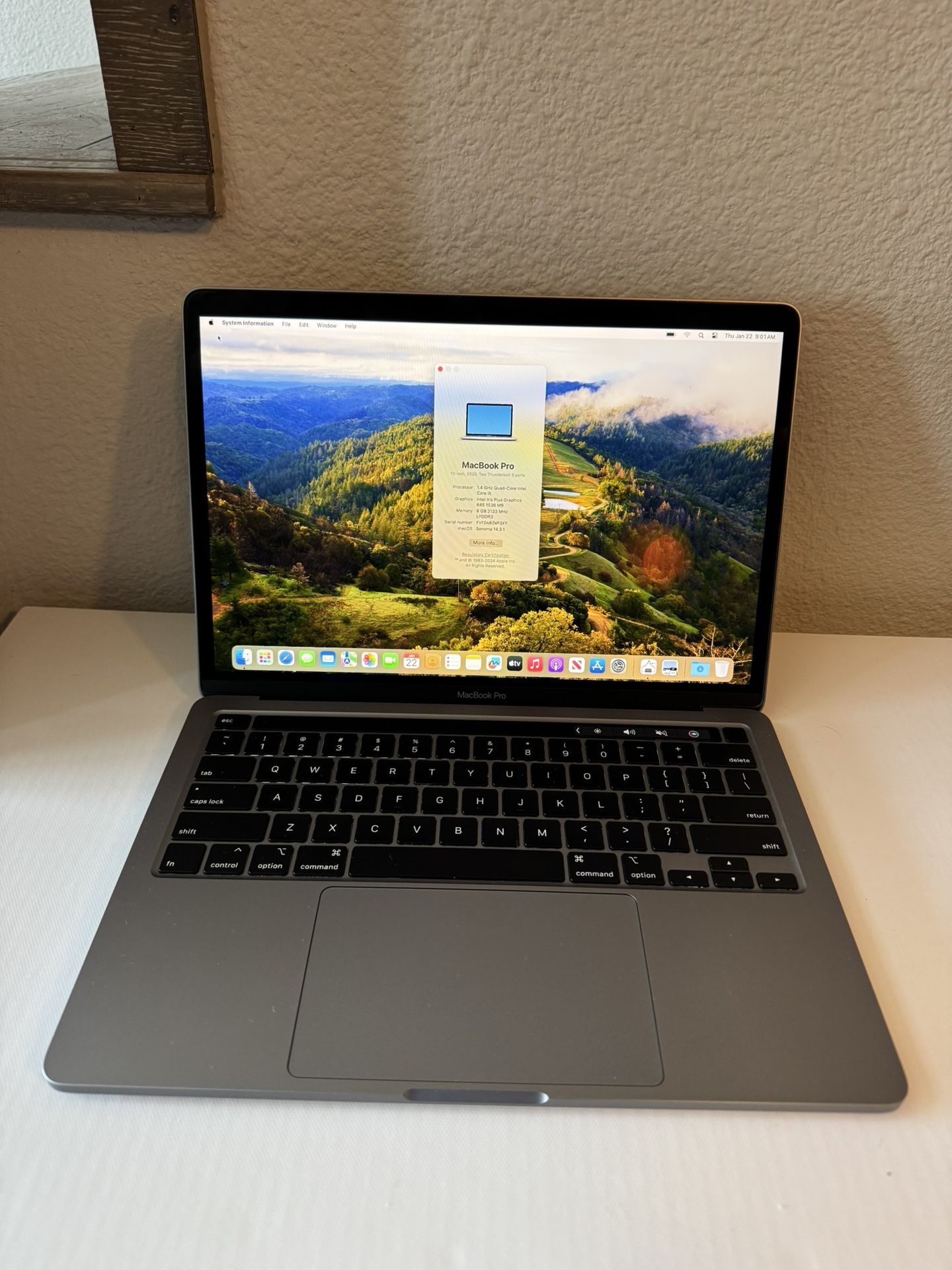 2020 13” MacBook Pro Core i5 8GB Ram 256SSD! Like new! We offer financing!