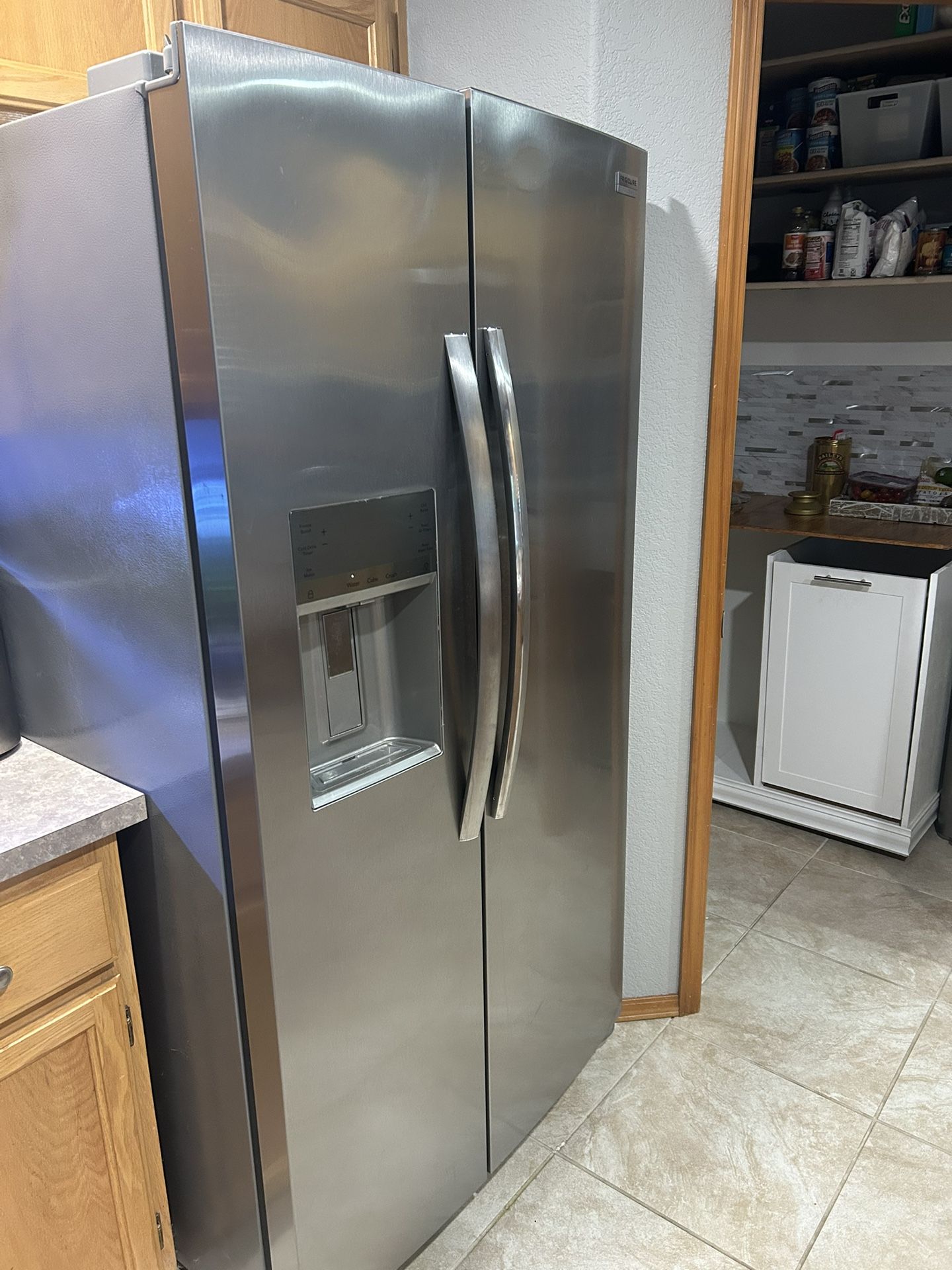 Frigidaire refrigerator 