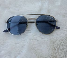 Ray Ban.