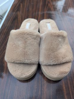 Muk Luks faux fur slippers #cozy #slippers #winterwear