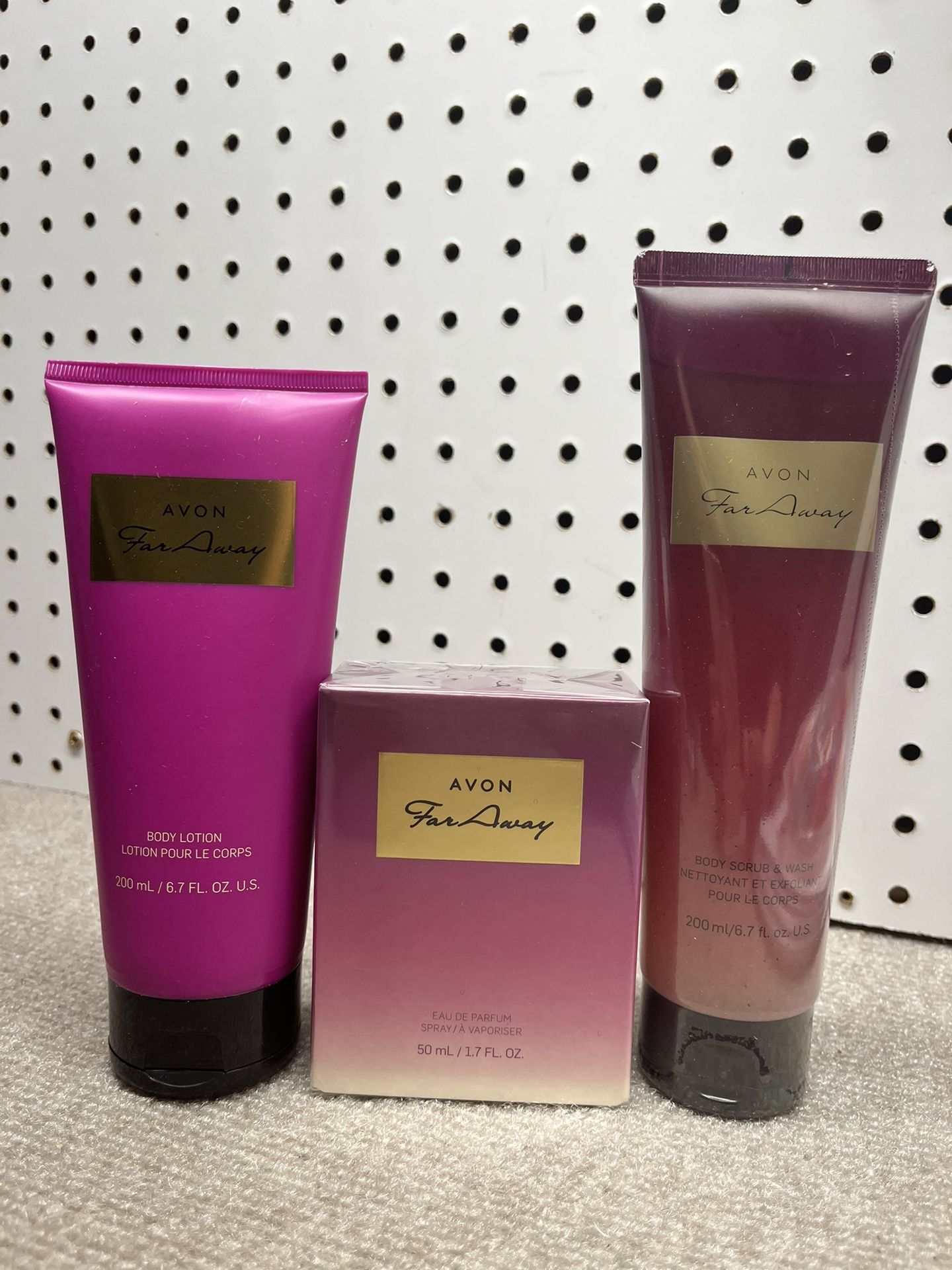 (1) Avon Far Away Eau De Parfum Spray 50 ml Set