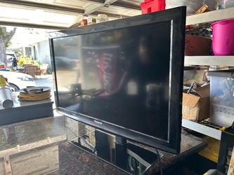 Flat Screen TV with HDMI Component Inputs