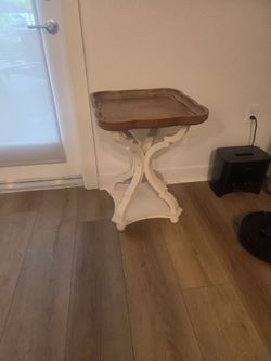 Accent table