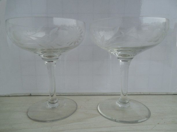 Set Of 2 Wedding Champagne Cocktail Floral Etched Stem Glasses