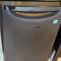 Mini Fridge 2.4 Cu Ft