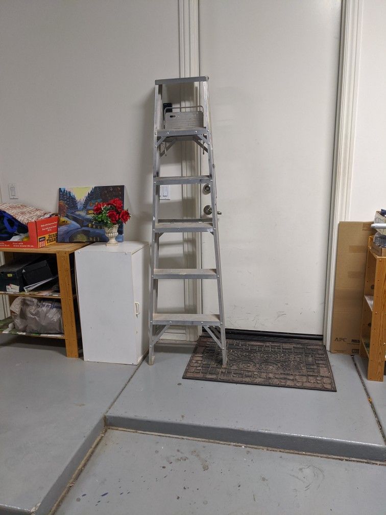 Cuprum 6 Feet Ladder With Tool Rack