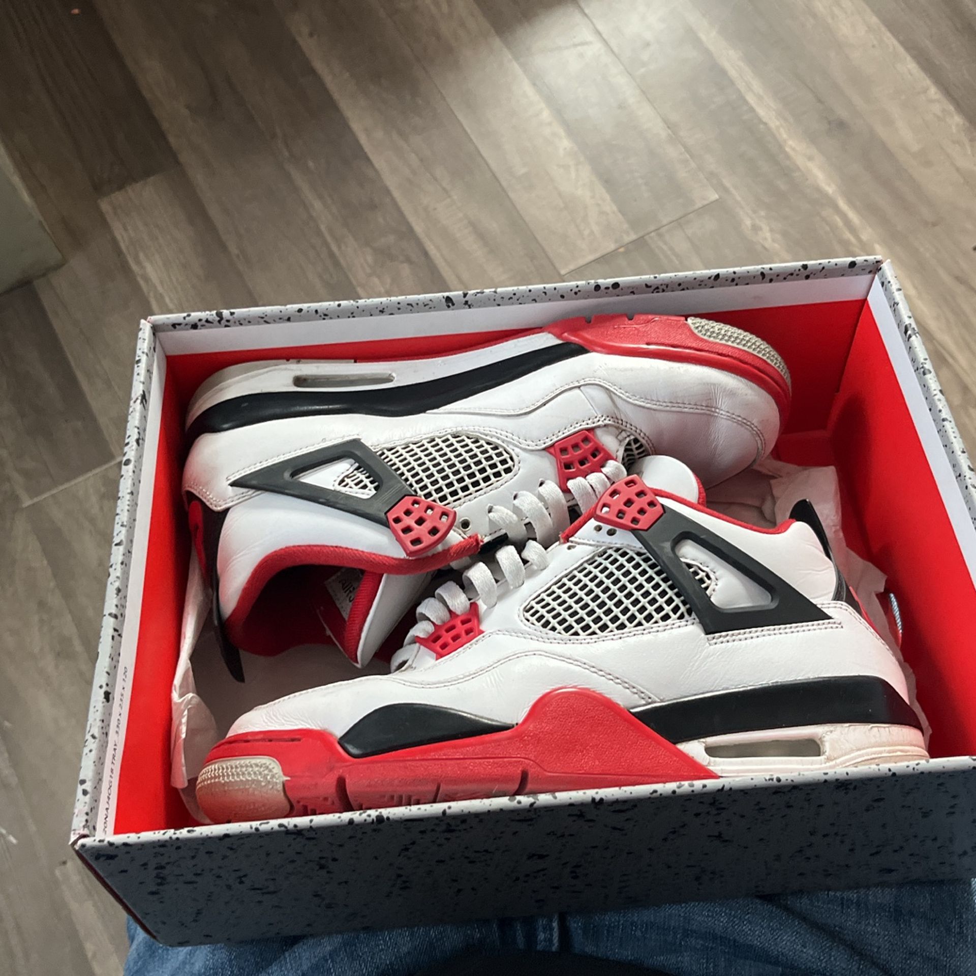 Jordan 4 Retro Fire Reds 