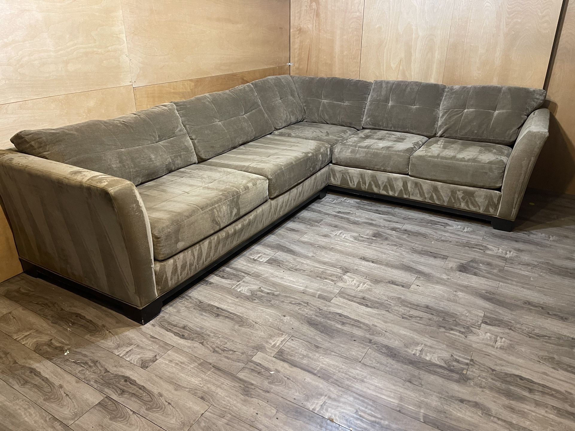 Amazing Sectional Sofa (family Size) FREE DELIVERY ✈️✅❤️🛋