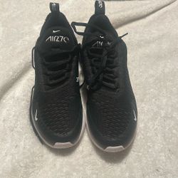 Women’s 7.5 Nike Air 270 