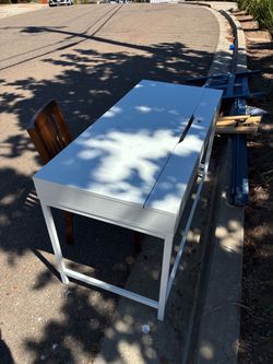White desk with chair