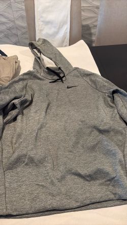 NIKE HOODIE SIZE LARGE