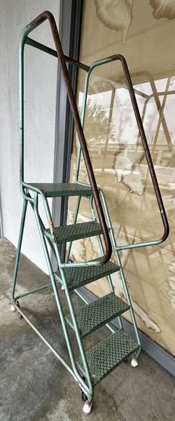 5 Step Narrow Aisle Ladder Retail Store