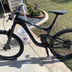 2021 Giant Reign 29” Wheels , Carbon Fiber Frame