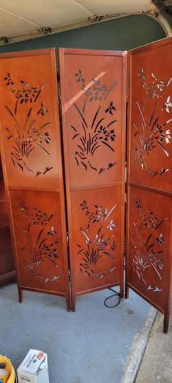 Room divder (like new) 52.5 Width x 70.5 Height inches