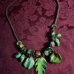 BIG CHUNKY GAUDIE NECKLACES ORANGE GREEN