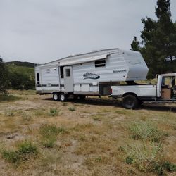 Camper trailer 32' fifthwheel