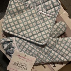 Oven Mitt And Pot Holder 