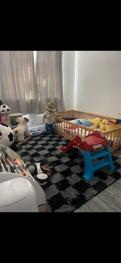 Twin toddler floor bed !