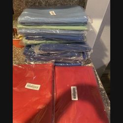 Tengo 75 Manteles  Blancos Y 25 Ivori Redondos Nuevos 