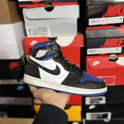 Jordan Royal Toe 1s size 9 USED But Clean