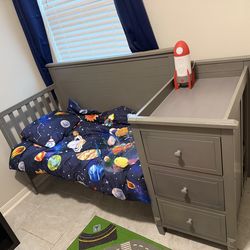 Convertible crib never used