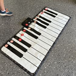 FAO Schwarz Floor Piano
