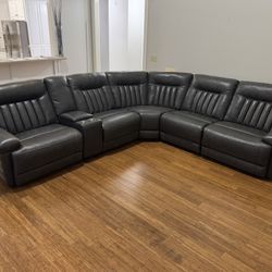 GRAY LEATHER SECTIONAL W/ POWER RECLINERS