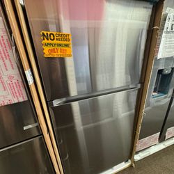 New! Top And Bottom Refrigerator We Do Finance 