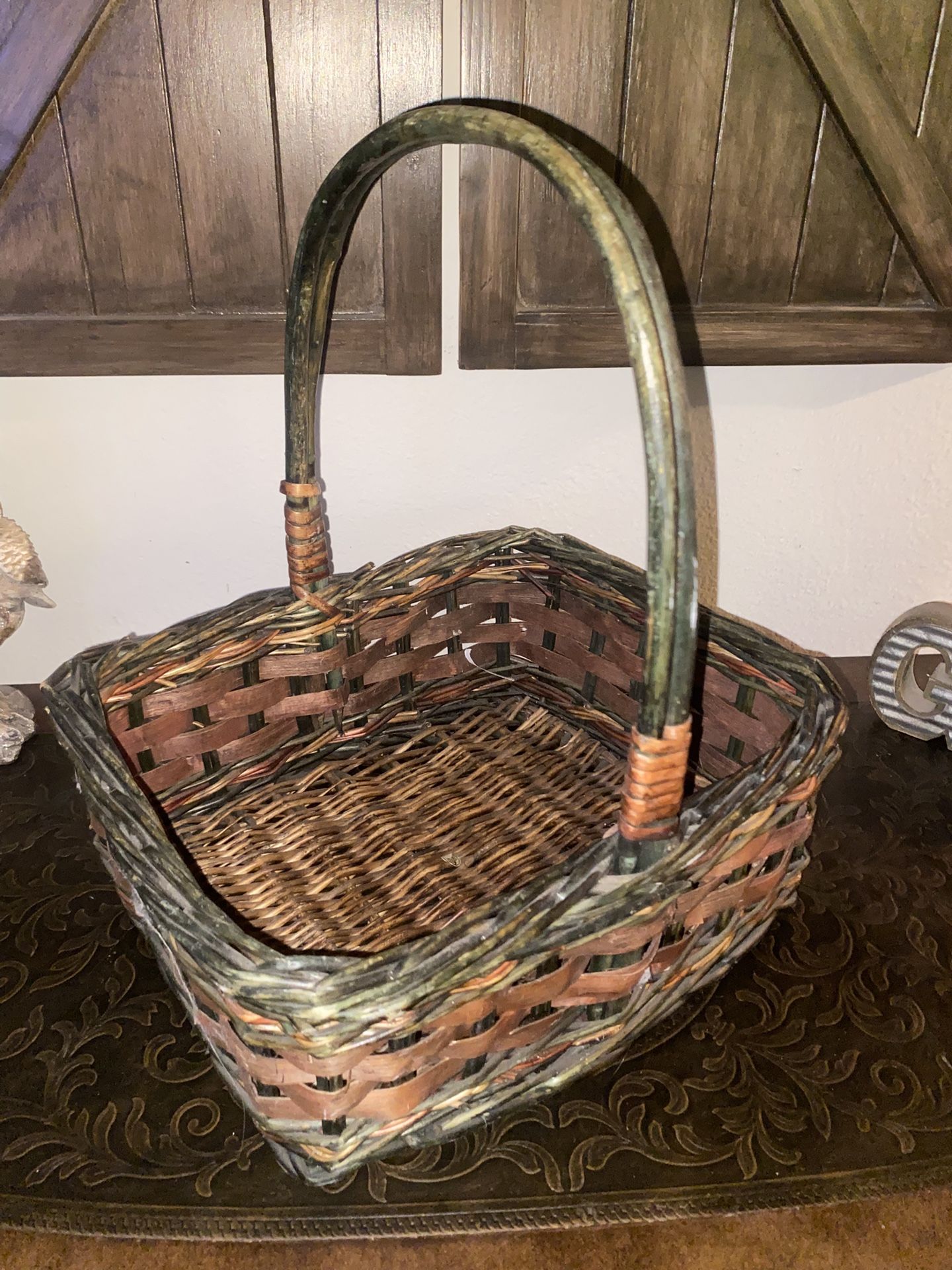 2 Toned Square Basket w/Handle