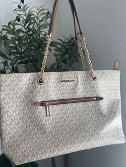 Michael Kors Jet Set Item / Travel Large Chain Shoulder Tote