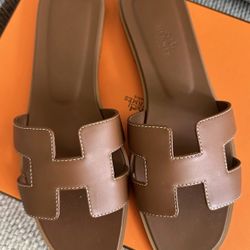 Hermes Oran Brown Sandals/Slides