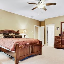 Thomasville Queen Bedroom Set / Solid Wood 