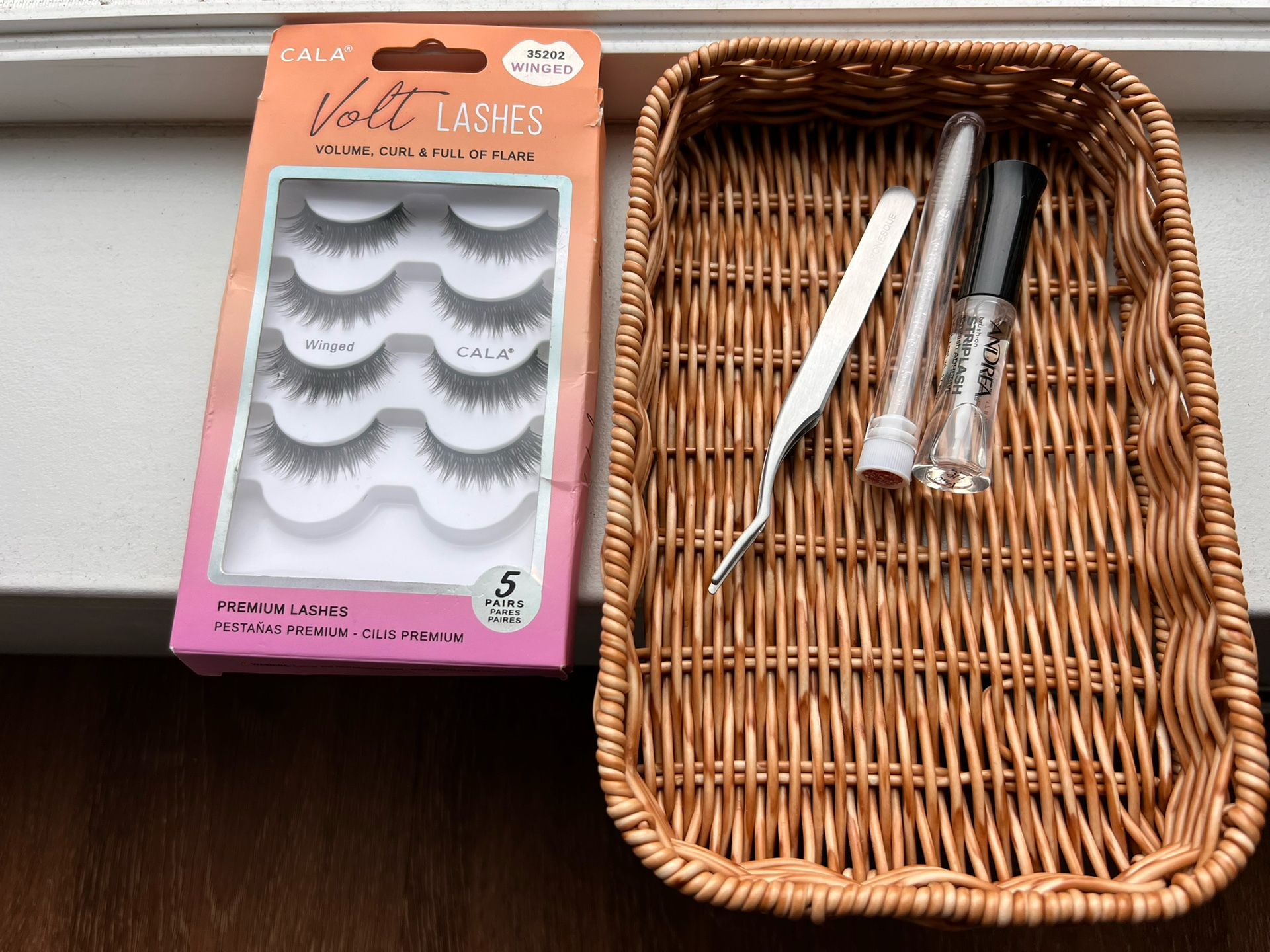 Eyelash & adhesives