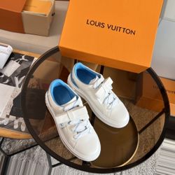 Louis Vuitton Time Out 32